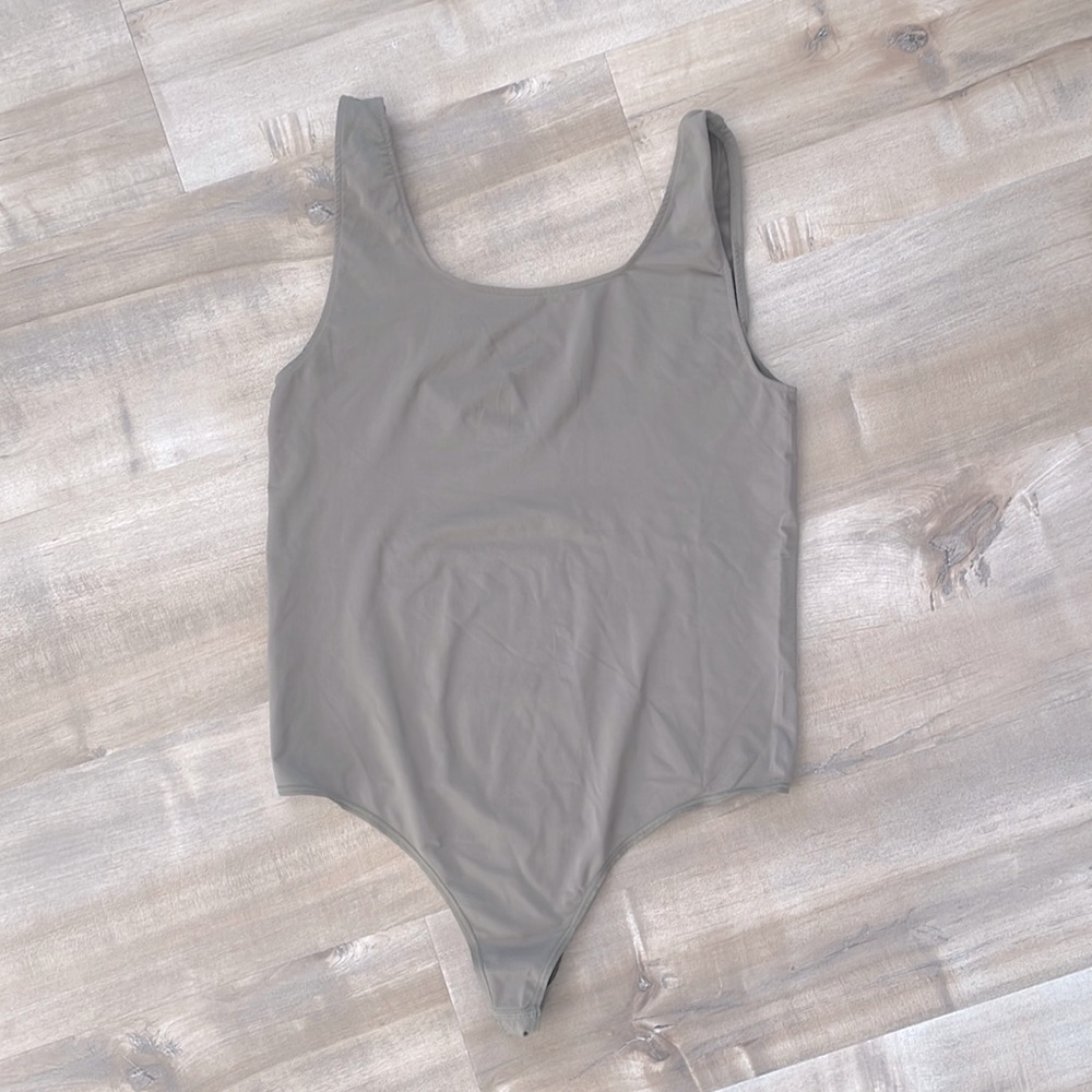 Skims Smoothing Seamless Thong Bodysuit